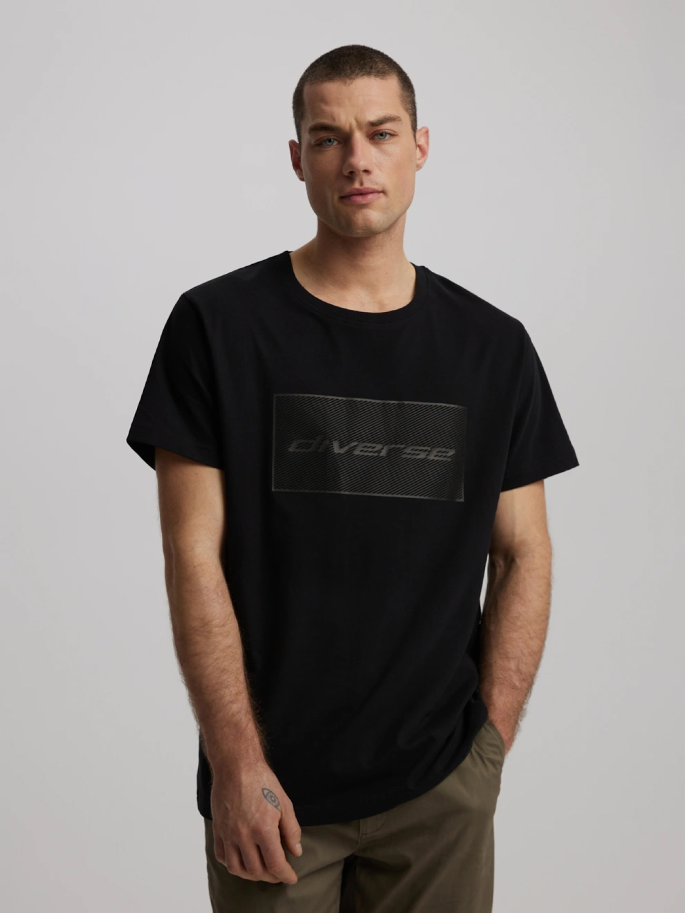 Футболка DIVERSE модель 10046408 Фото