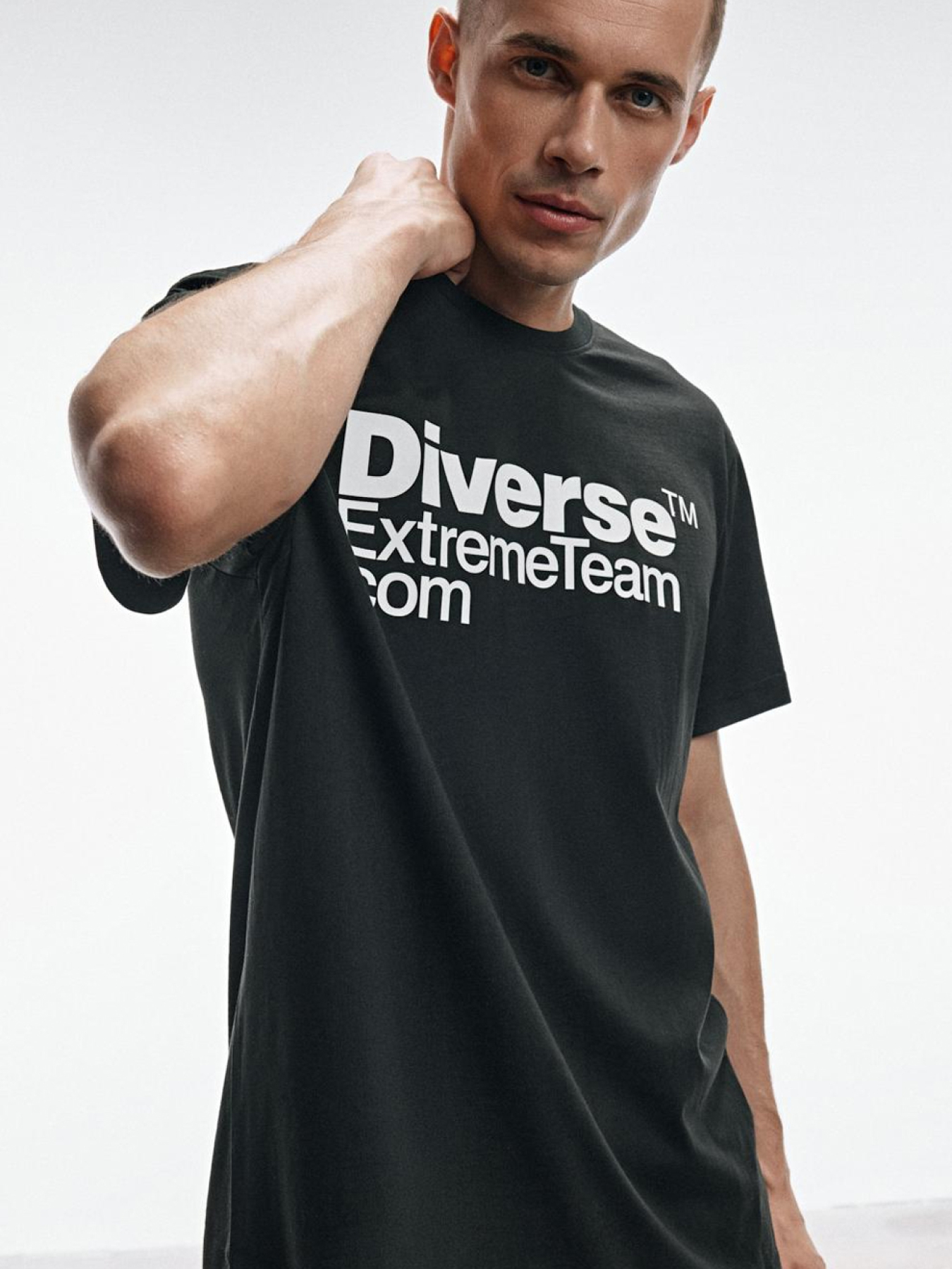 Футболка DIVERSE модель 10045341 Фото