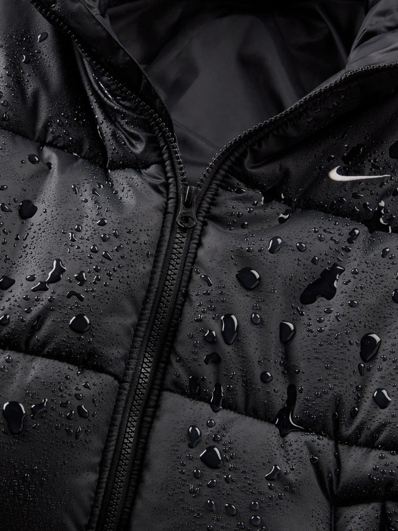 Зимняя куртка NIKE модель FZ5899.010 Фото