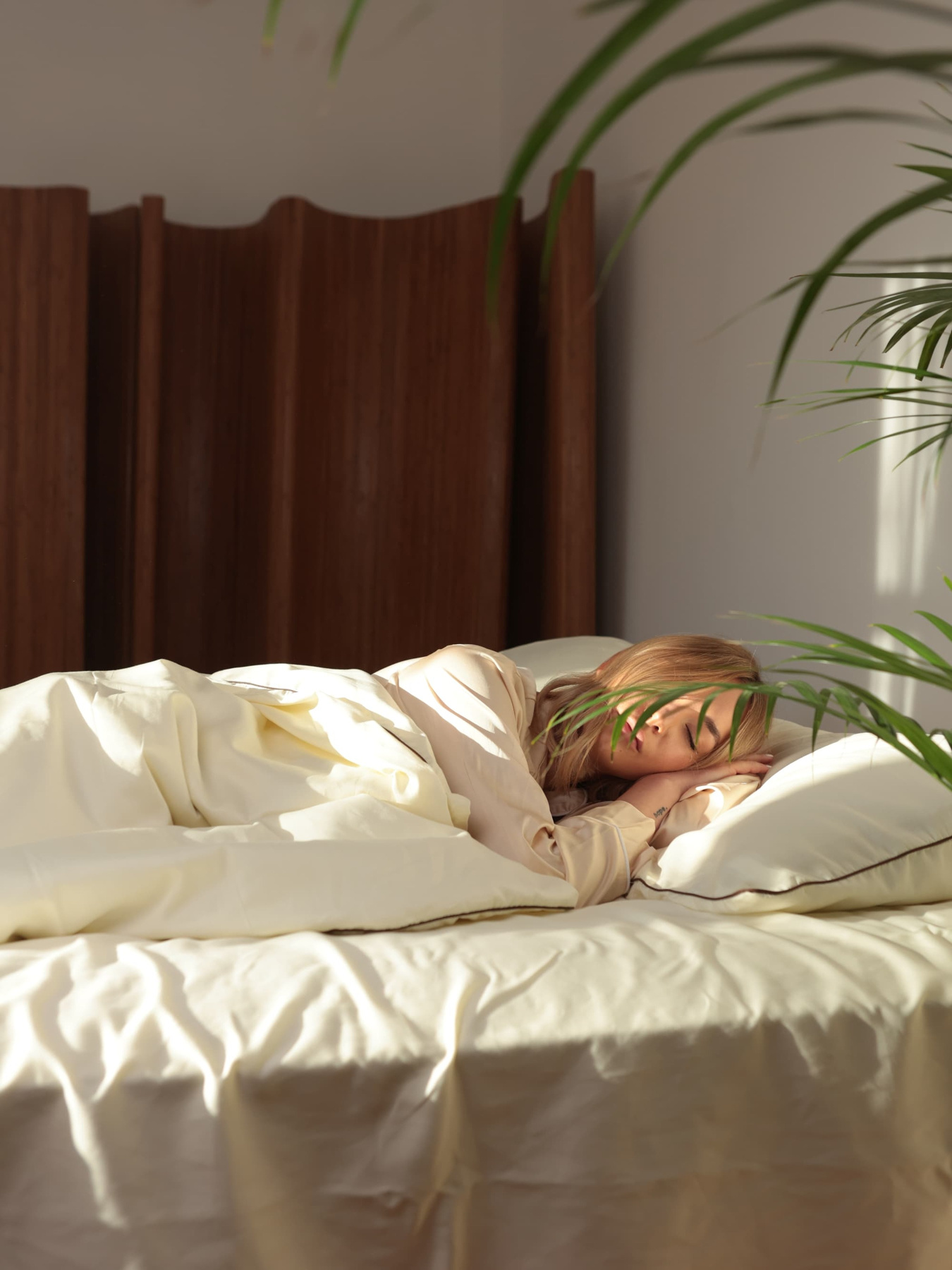 Комплект постільної білизни з тканини сатин молочний з шоколадним кантом BedclozZzes модель 12341 Фото