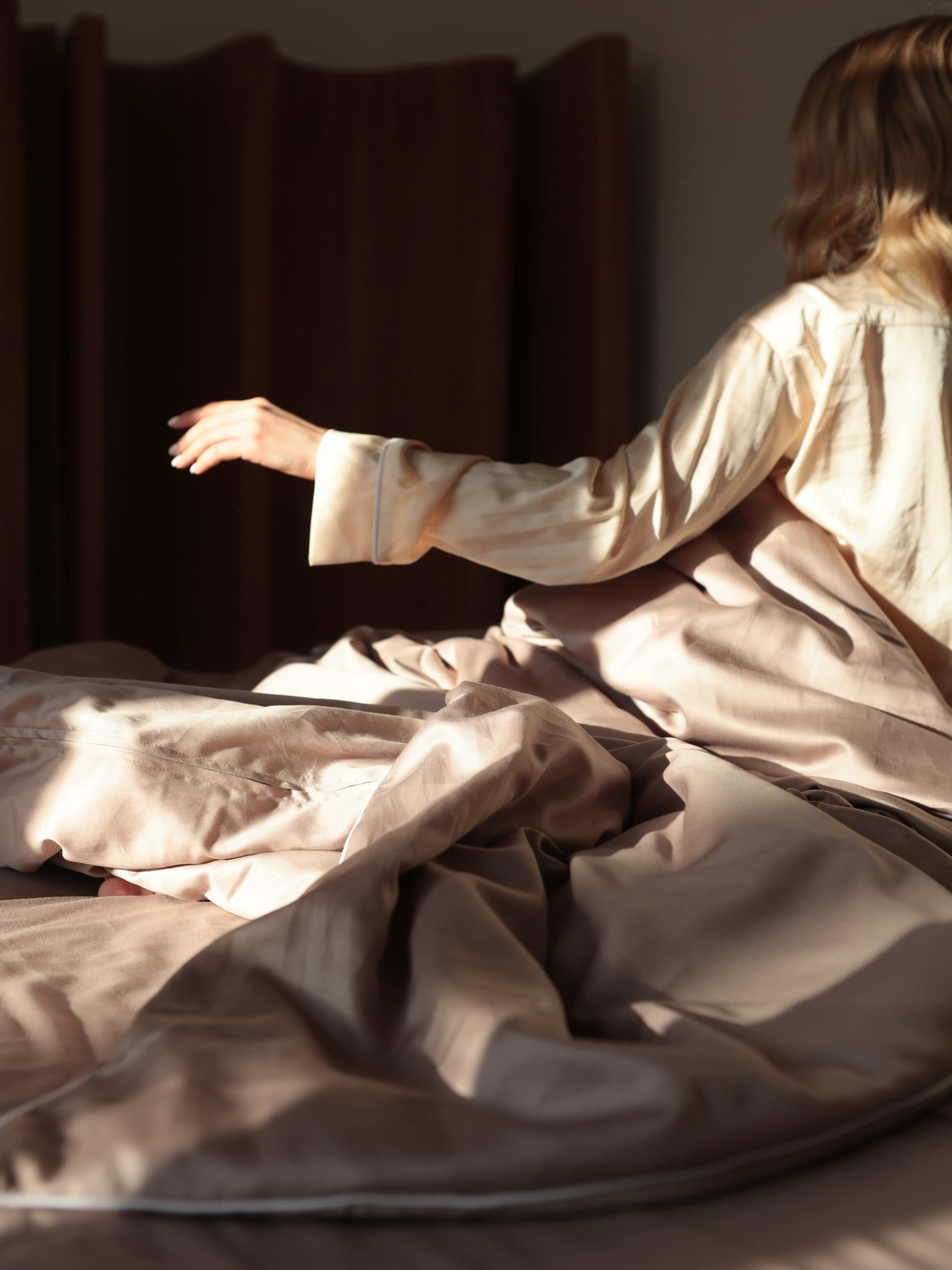 Комплект постельного белья из ткани сатин цвета мокко с белым кантом. BedclozZzes модель 12342 Комплект постельного белья из ткани сатин цвета мокко с белым кантом. BedclozZzes модель 12342 Фото