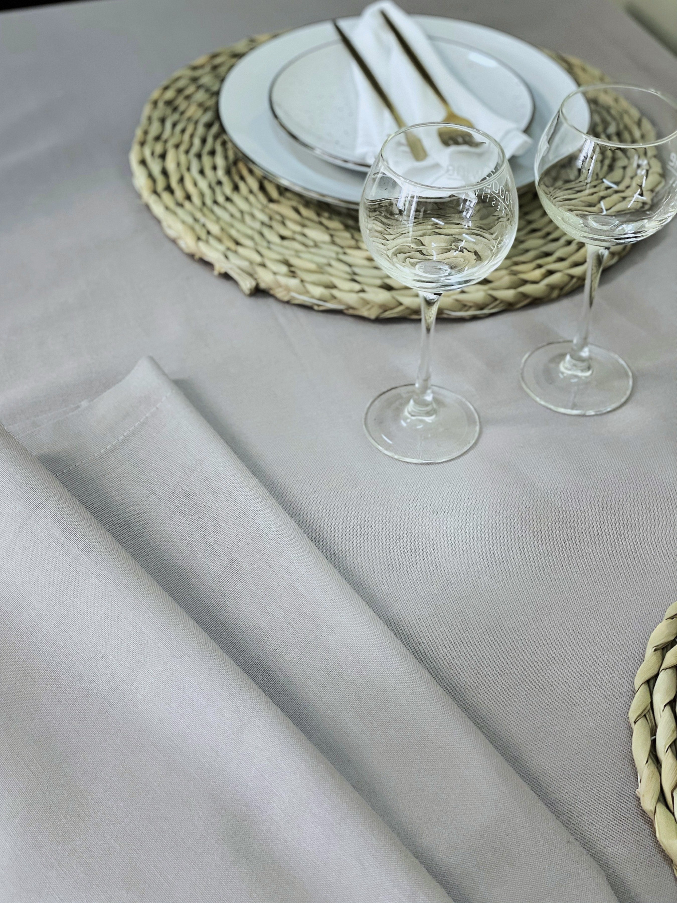 Скатертина столова із брудо- та водовідштовхувальною дією сірого кольору однотонна Ecotton модель 23132 Фото