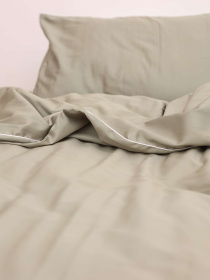 Комплект постельного белья из ткани оливковый сатин с белым кантом. BedclozZzes модель 12347 Фото