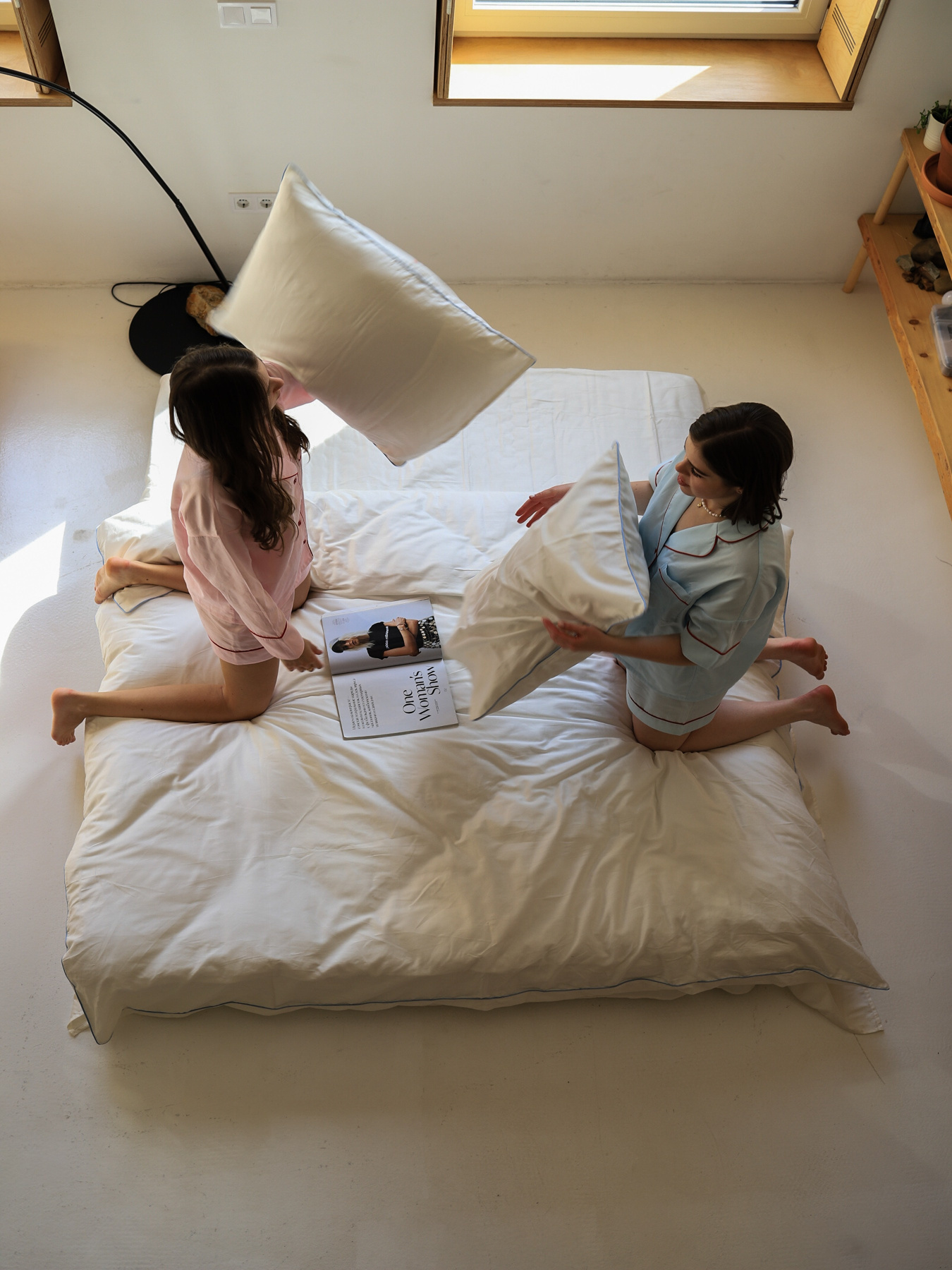 Комплект постільної білизни з тканини сатин молочний з блакитним кантом BedclozZzes модель 12349 Фото