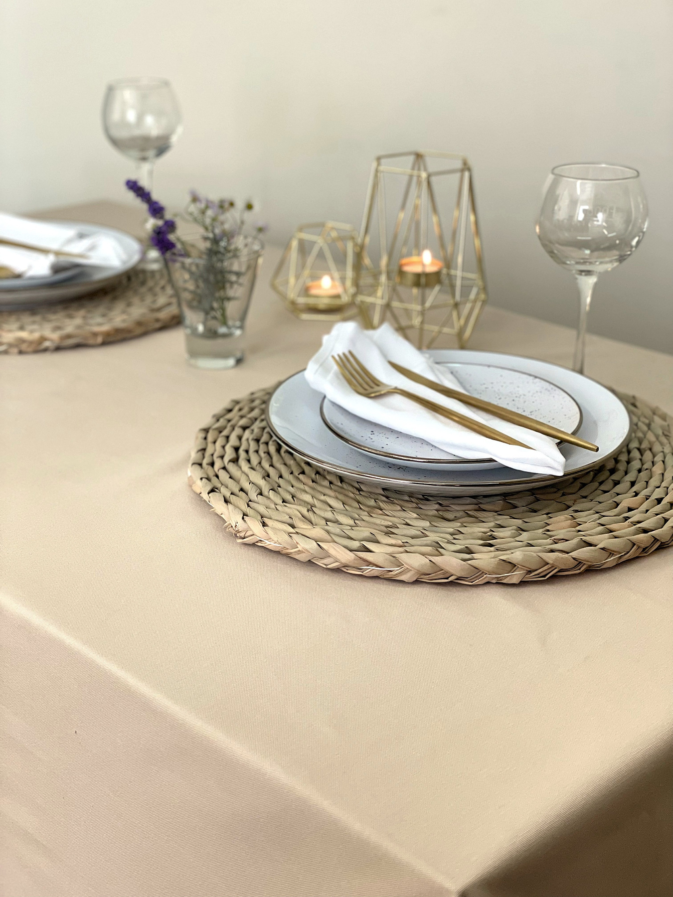 Скатертина столова із брудо- та водовідштовхувальною дією бежевого кольору однотонна Ecotton модель 23131 Фото