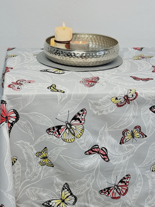Скатертина столова із брудо- та водовідштовхувальною дією світло-сірого кольору з метеликами Ecotton модель 24033 Фото