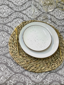 Скатерть столовая с грязе- и водоотталкивающим действием серого цвета с вензелями Ecotton модель 23534 Фото