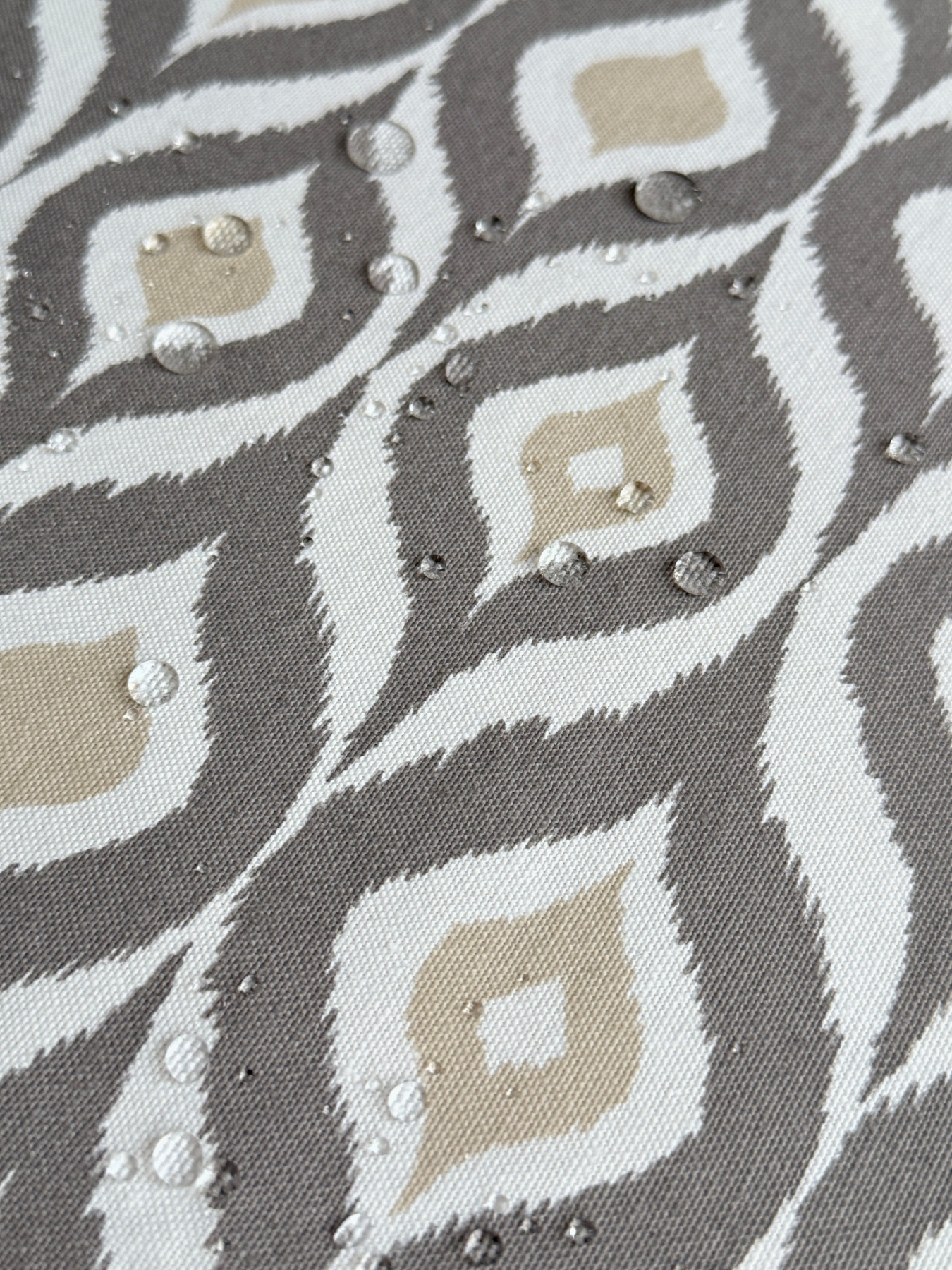 Скатертина столова із брудо- та водовідштовхувальною дією в етно стилі сірого кольору Ecotton модель 25033 Фото