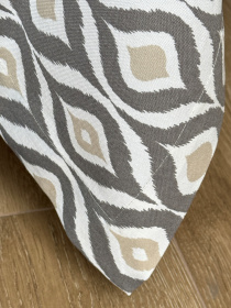 Скатертина столова із брудо- та водовідштовхувальною дією в етно стилі сірого кольору Ecotton модель 25033 Фото