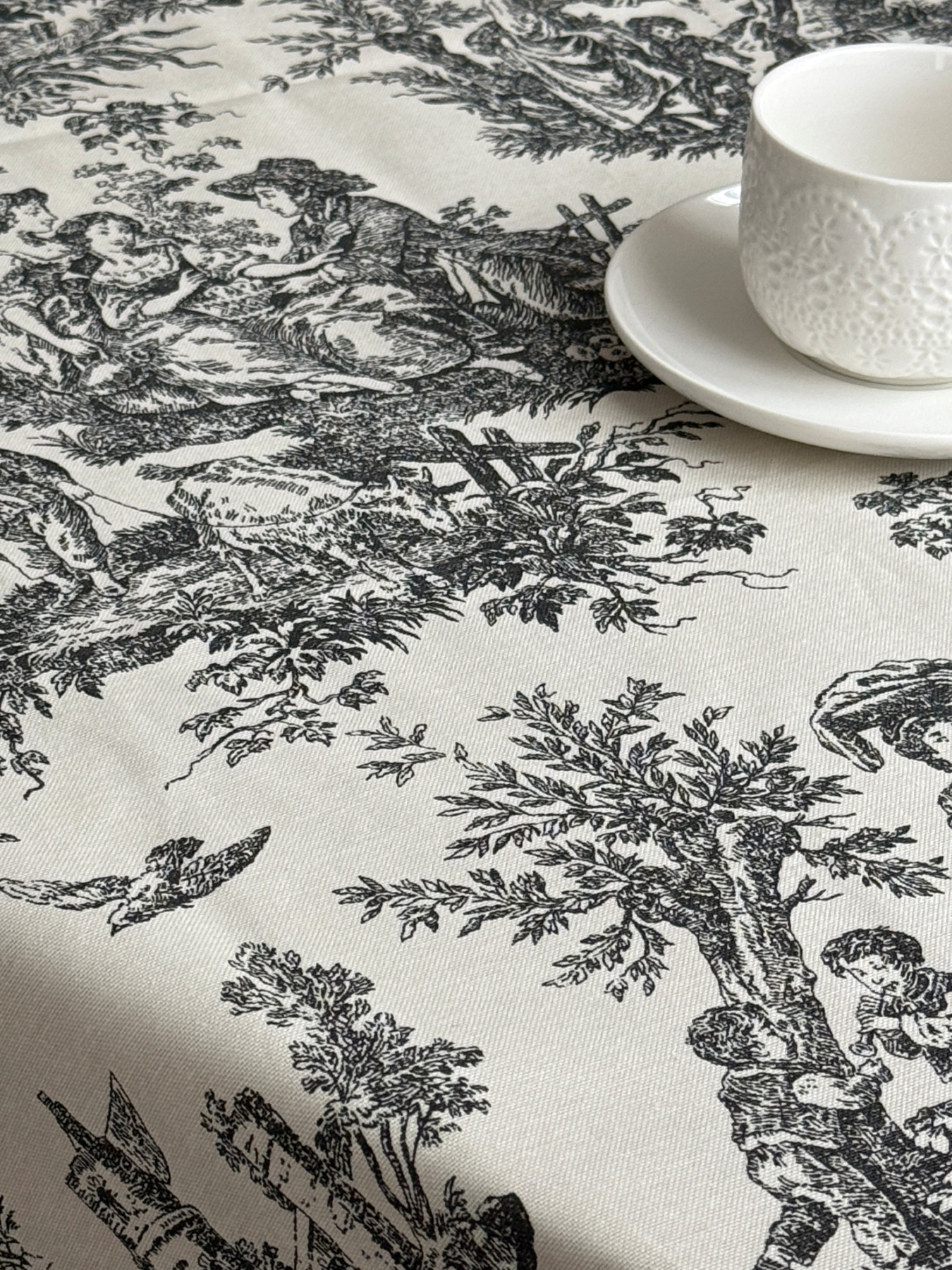 Скатертина столова із брудо- та водовідштовхувальною дією в стилі бохо сірого кольору Ecotton модель 25023 Скатертина столова із брудо- та водовідштовхувальною дією в стилі бохо сірого кольору Ecotton модель 25023 Фото