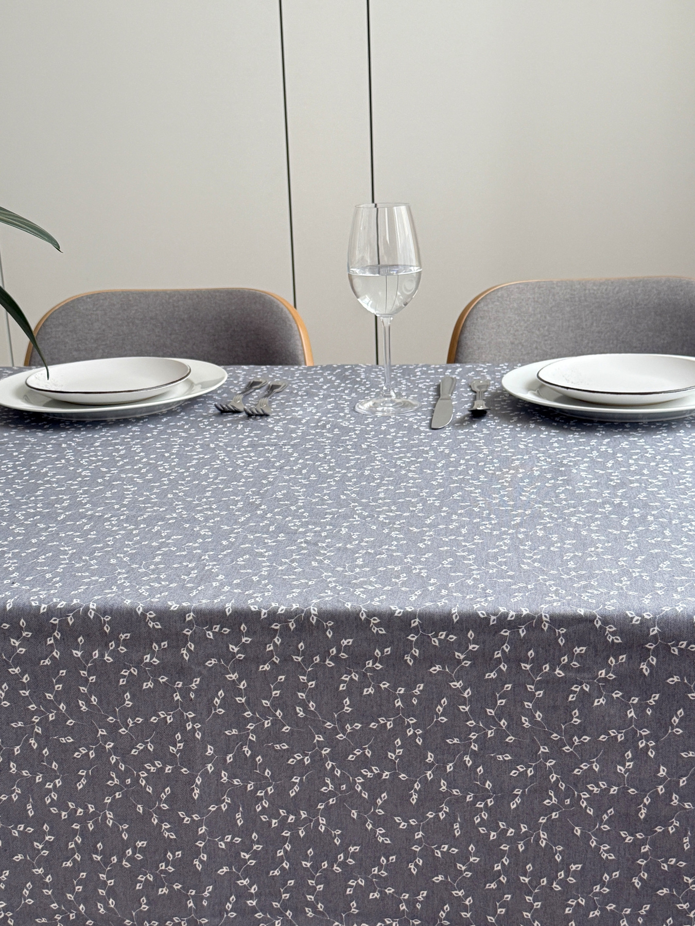 Скатертина столова із брудо- та водовідштовхувальною дією сірого кольору Ecotton модель 25034 Фото