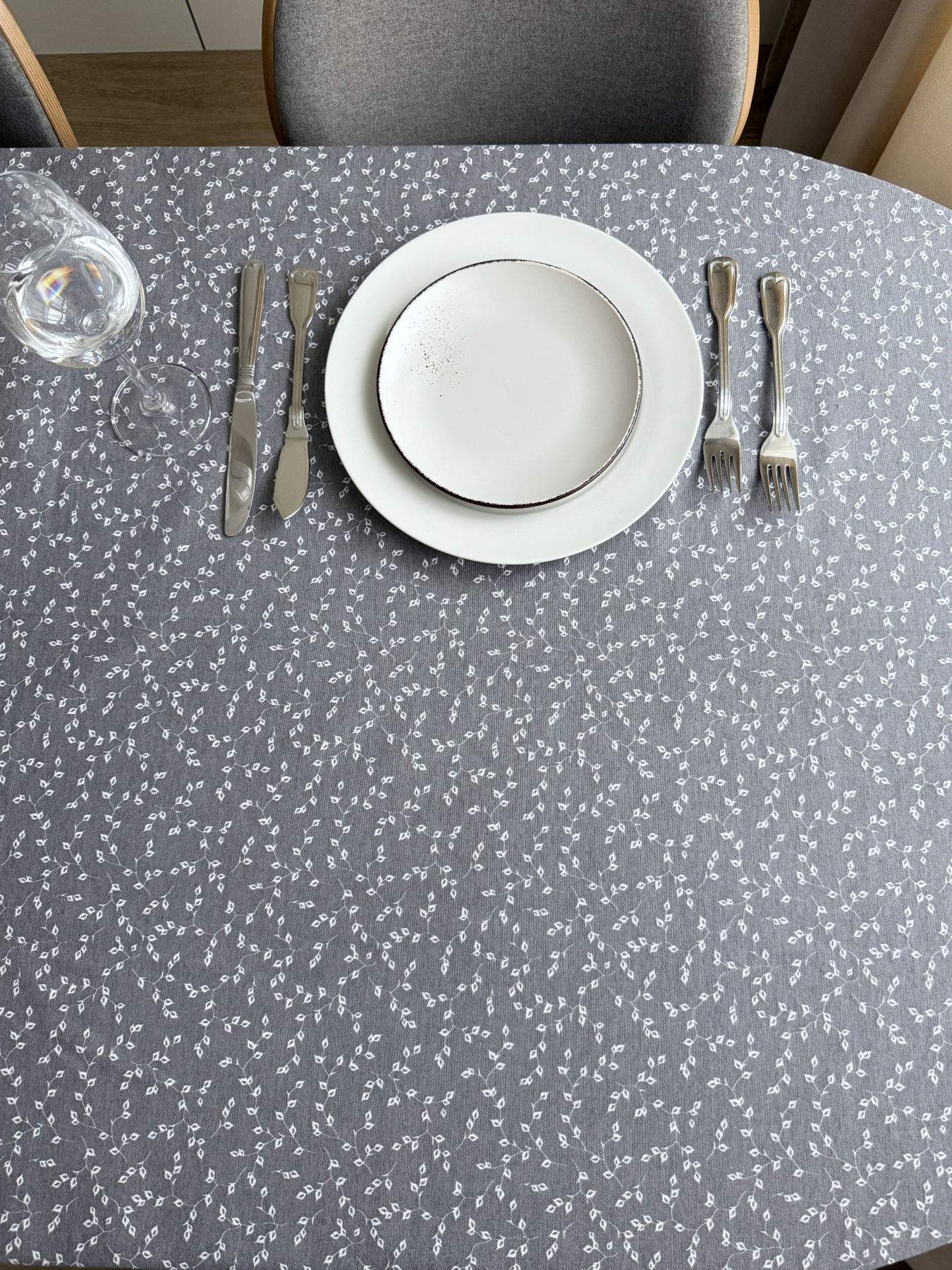 Скатертина столова із брудо- та водовідштовхувальною дією сірого кольору Ecotton модель 25034 Фото