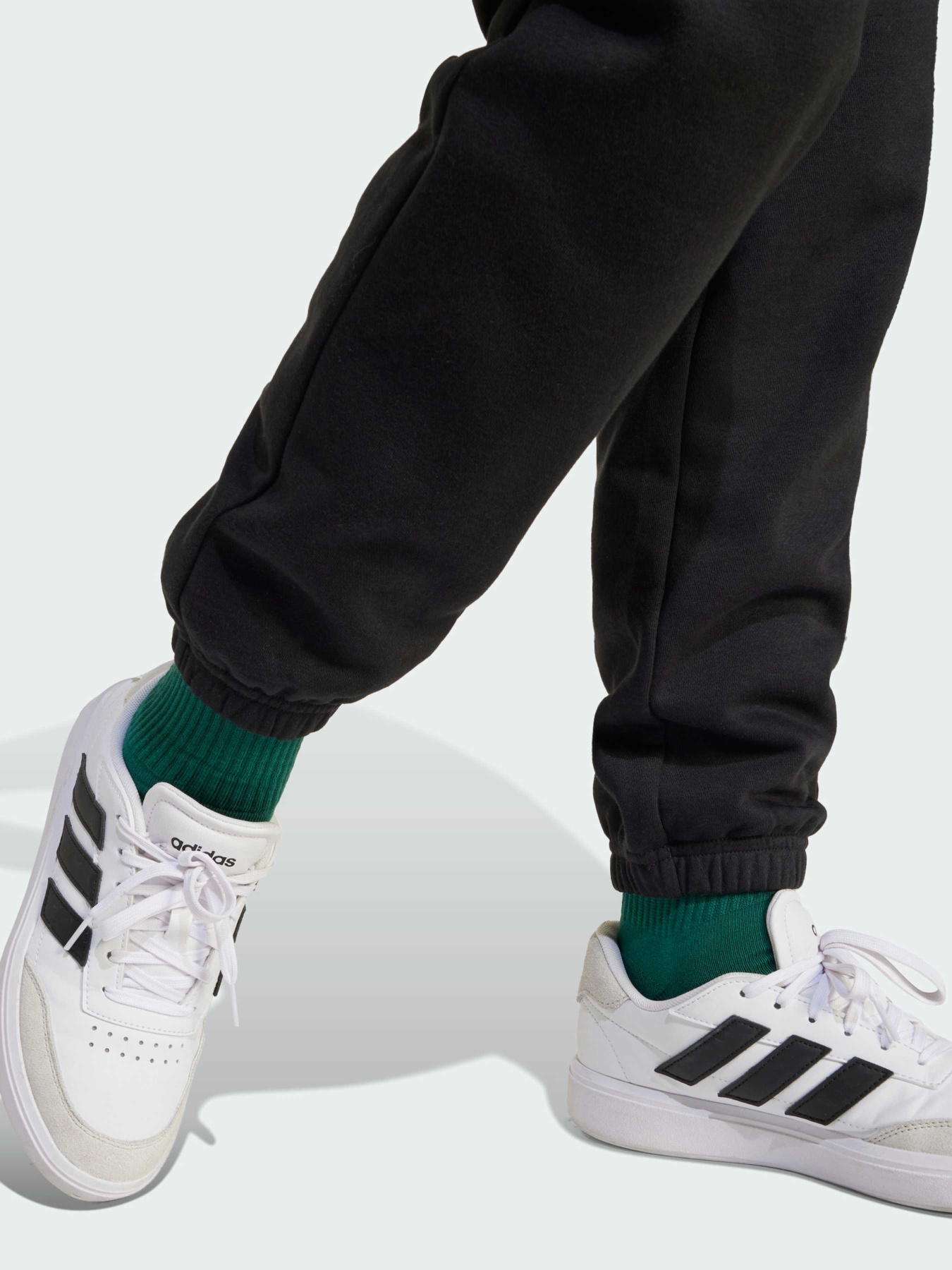 Повсякденні штани Adidas модель JC9765 Повсякденні штани Adidas модель JC9765 Фото