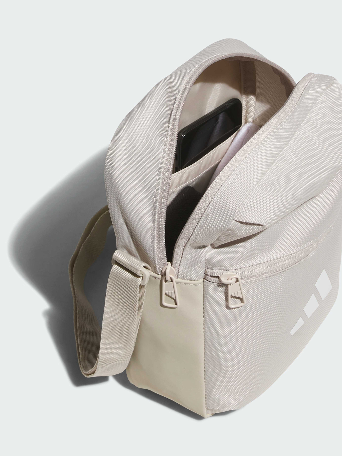 Мессенджер Adidas модель JM7153 Мессенджер Adidas модель JM7153 Фото