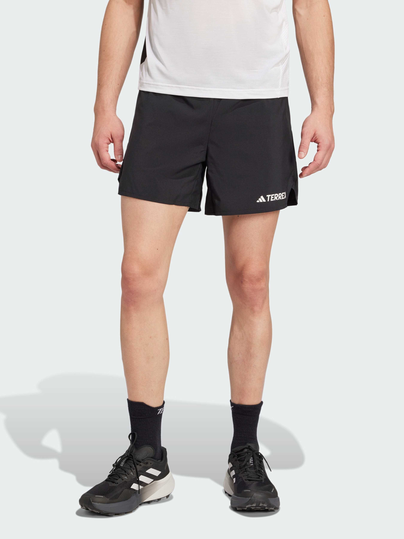 Спортивні шорти Adidas модель JE9433 Фото