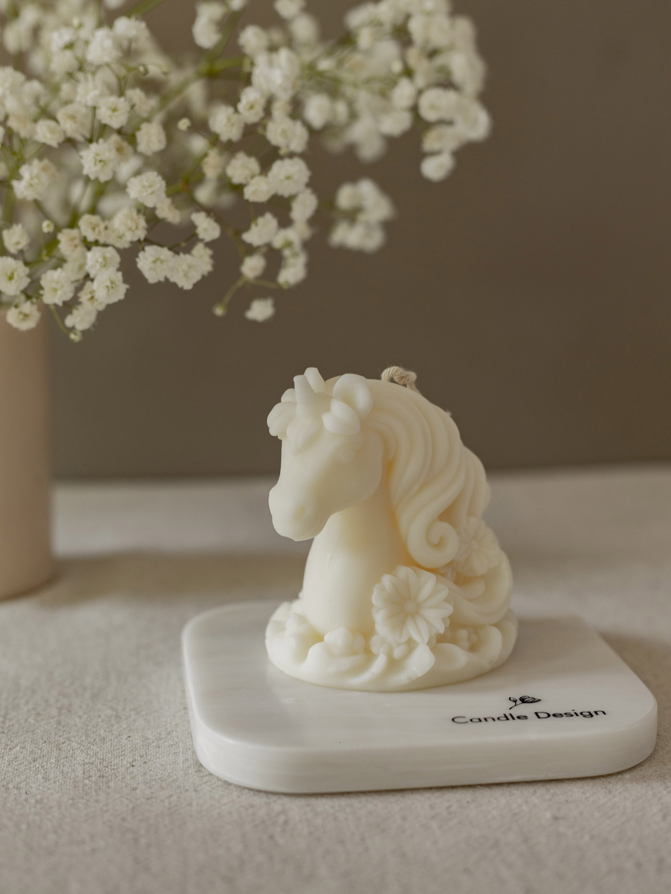 Ароматическая свеча "Единорог", аромат - Любовное зелье, из натурального оливкового воска Candle Design модель 140.2025 Фото