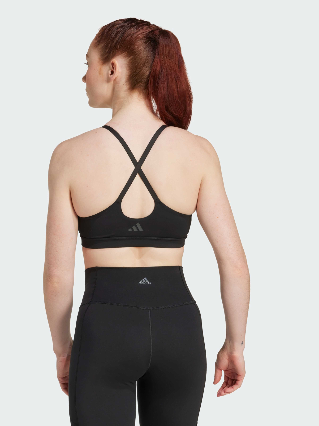 Топ спортивный Adidas модель JL5480 Фото