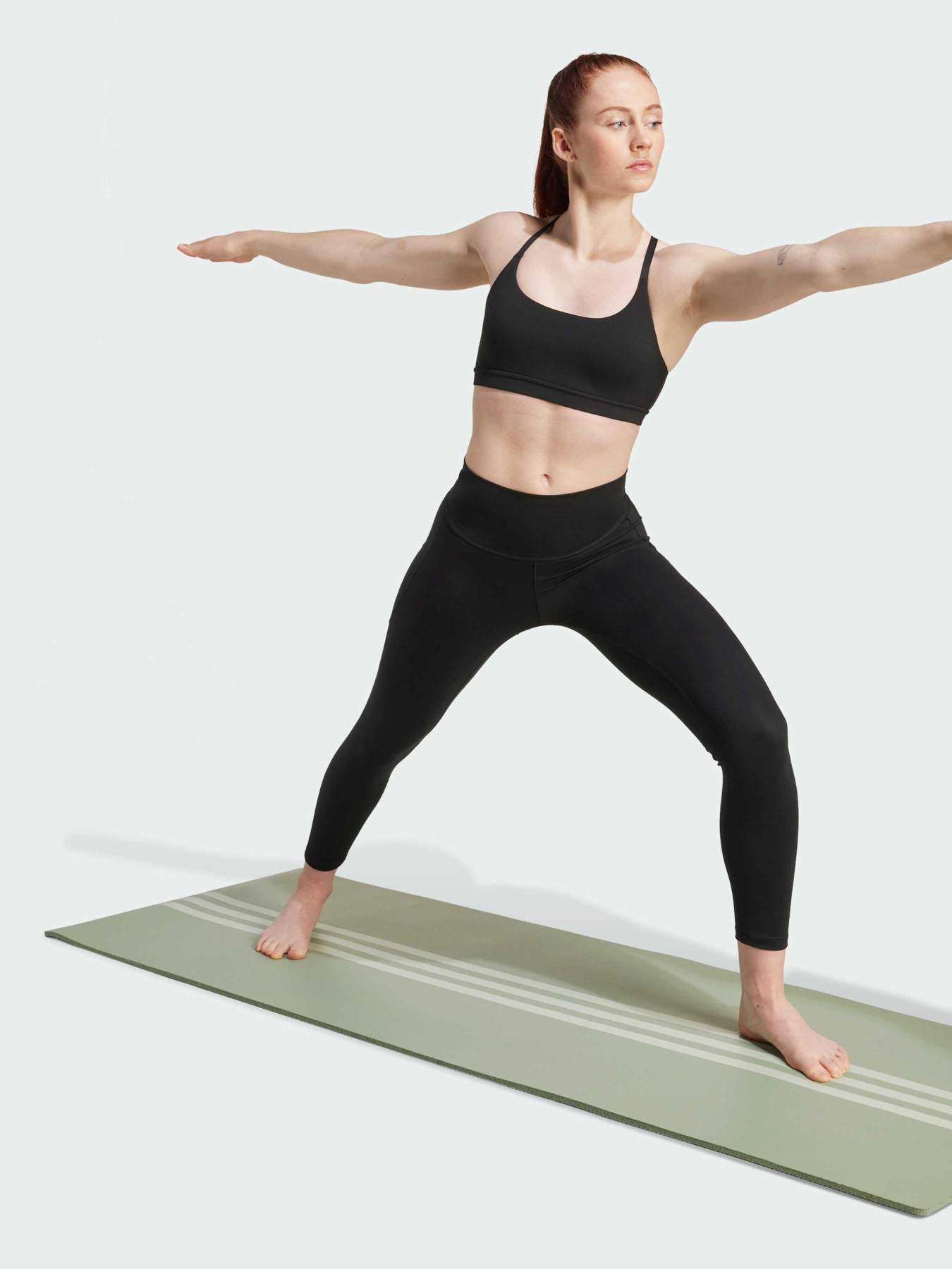 Топ спортивный Adidas модель JL5480 Фото