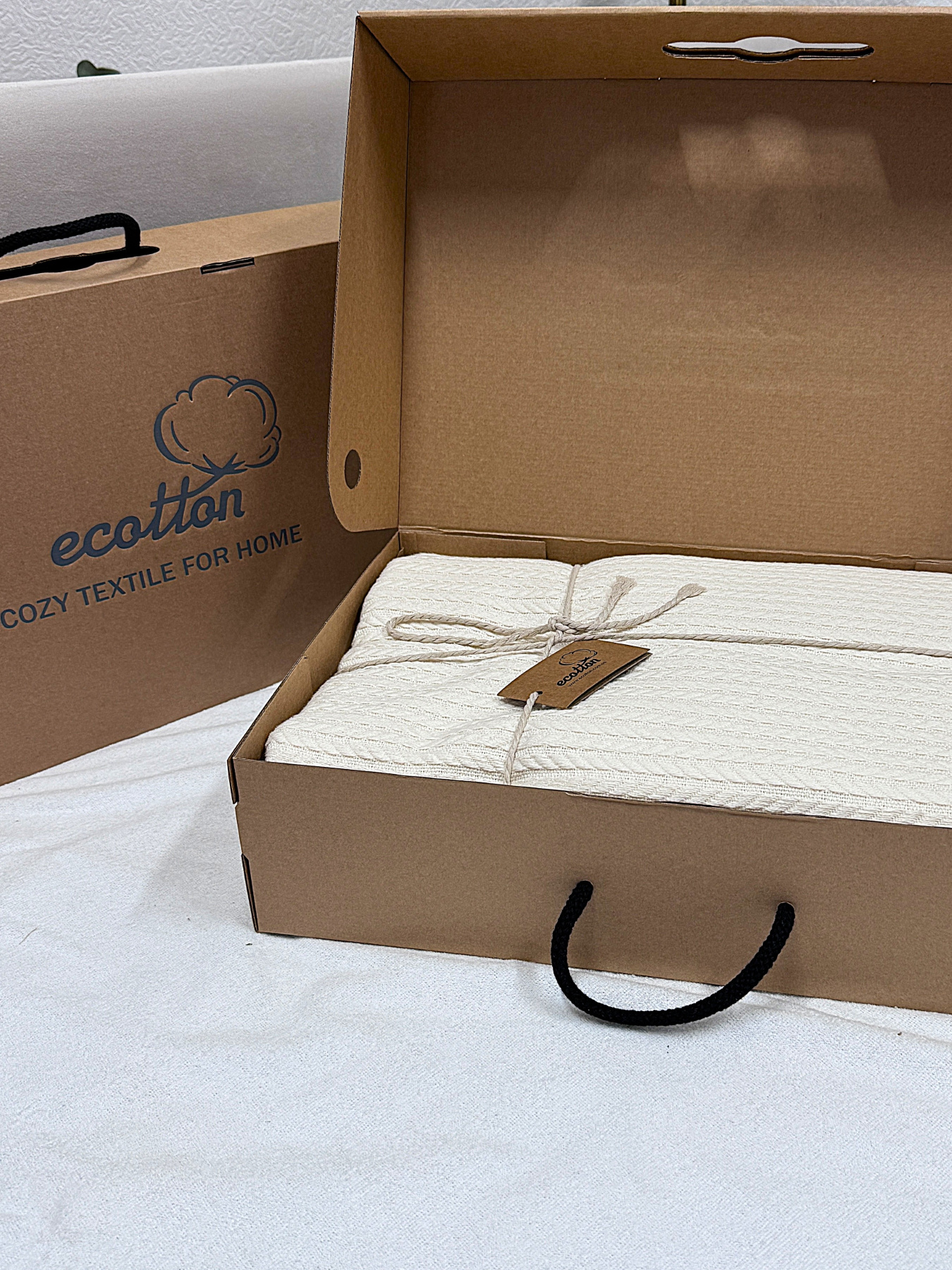 Покрывало Pique хлопковое Beige в крафтовой подарочной коробке Ecotton модель 24539 Фото