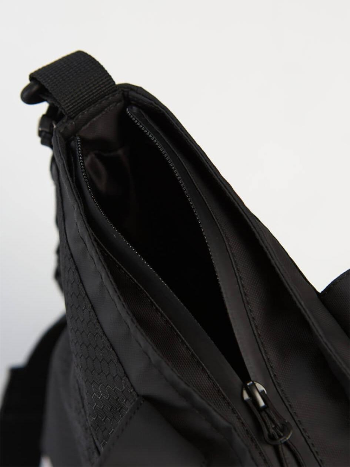 Сумка для ноутбука TUR модель 00003363-чорний Фото