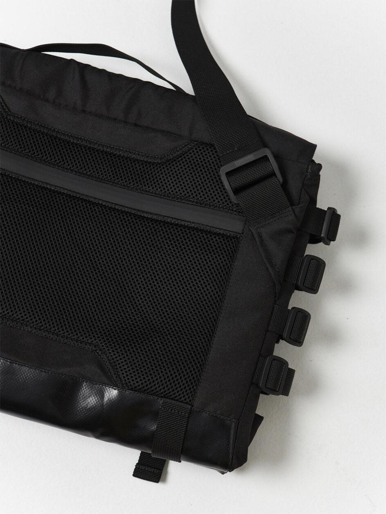 Сумка для ноутбука TUR модель 00001840-чорний Фото