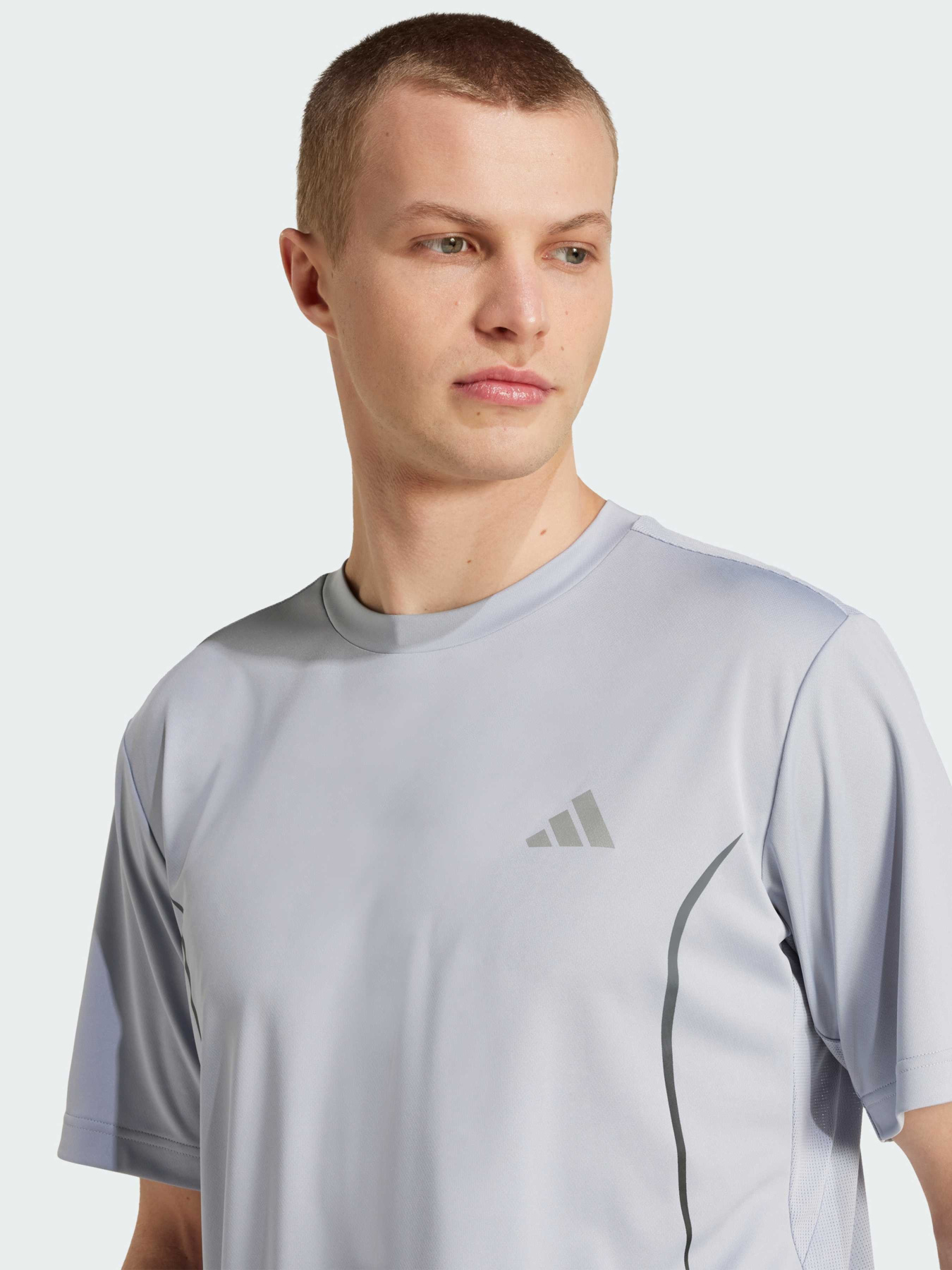 Спортивна футболка Adidas модель JZ8490 Спортивна футболка Adidas модель JZ8490 Фото