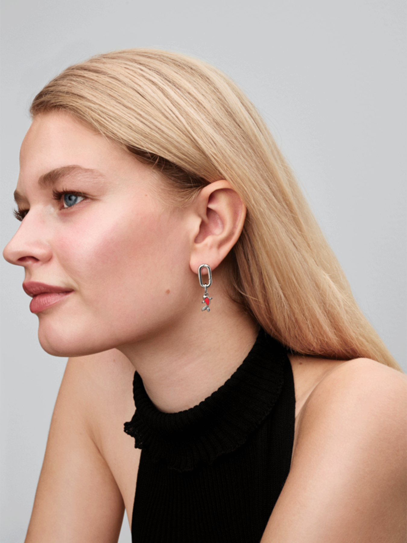 Серьги-гвоздики PANDORA модель 293856C00 Фото