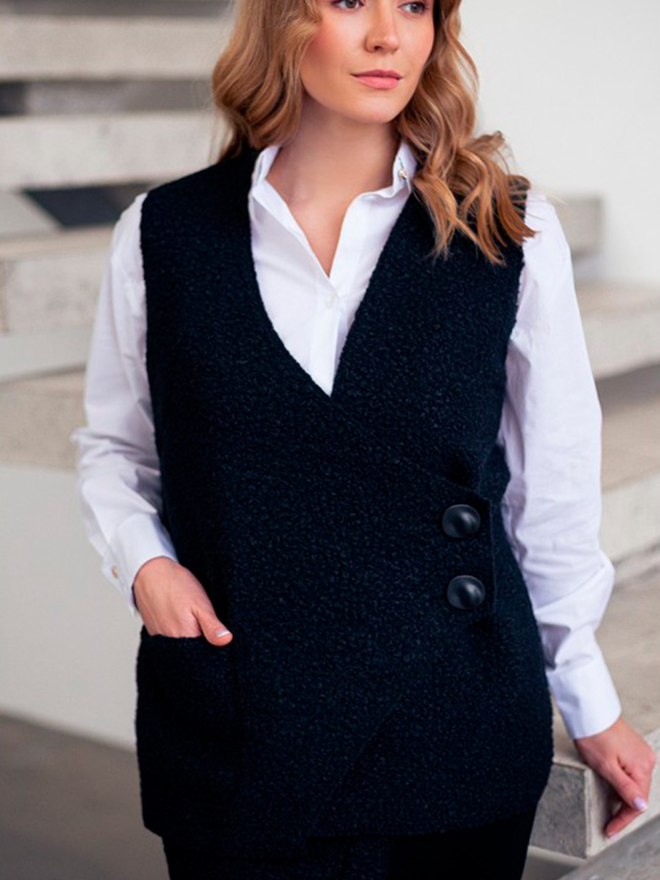 Жилет классический Nita модель zhilet-chornij-chornij Фото