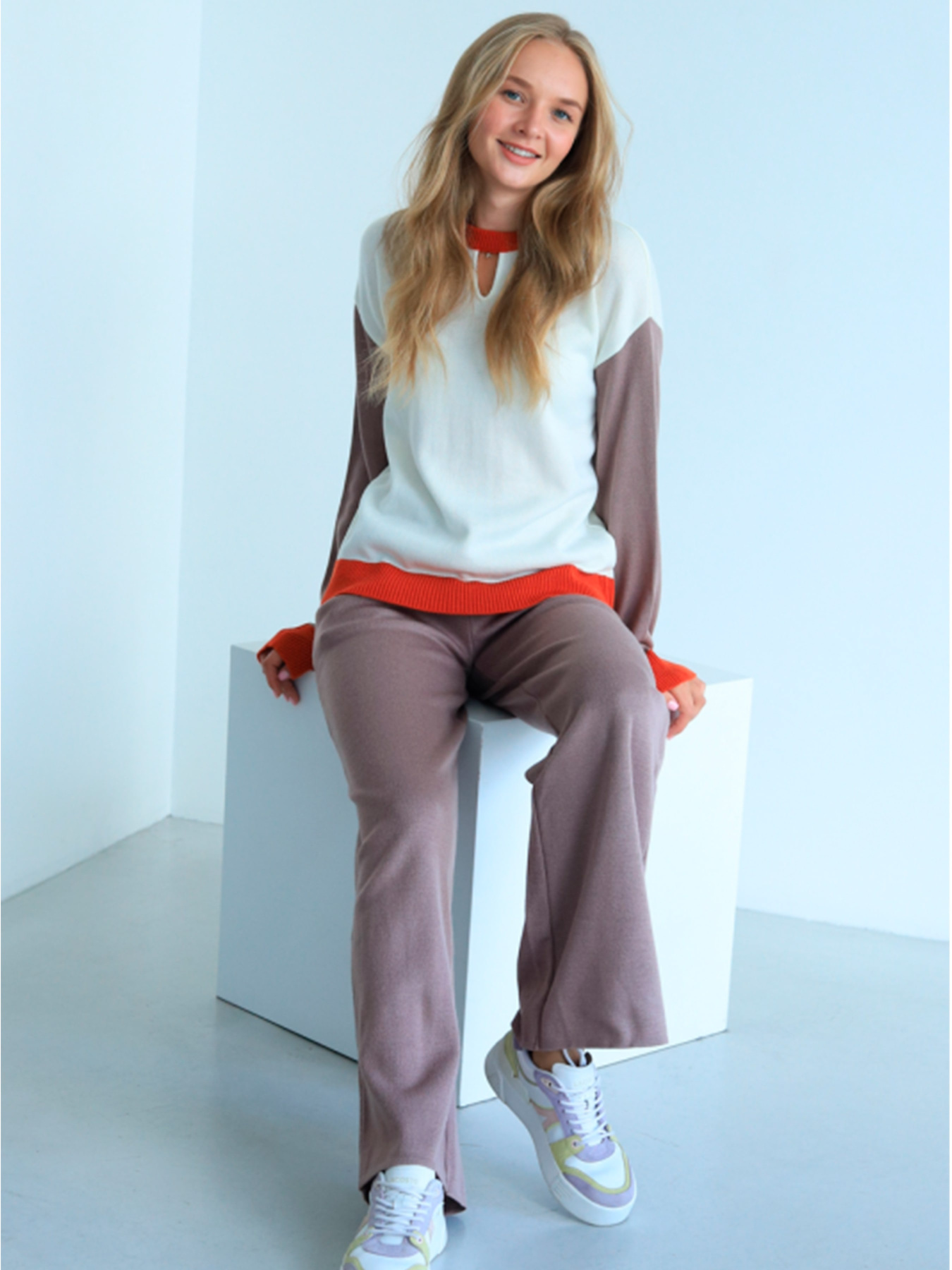 Джемпер Nita модель dzhemper-n2103-mokko-molochnij Фото