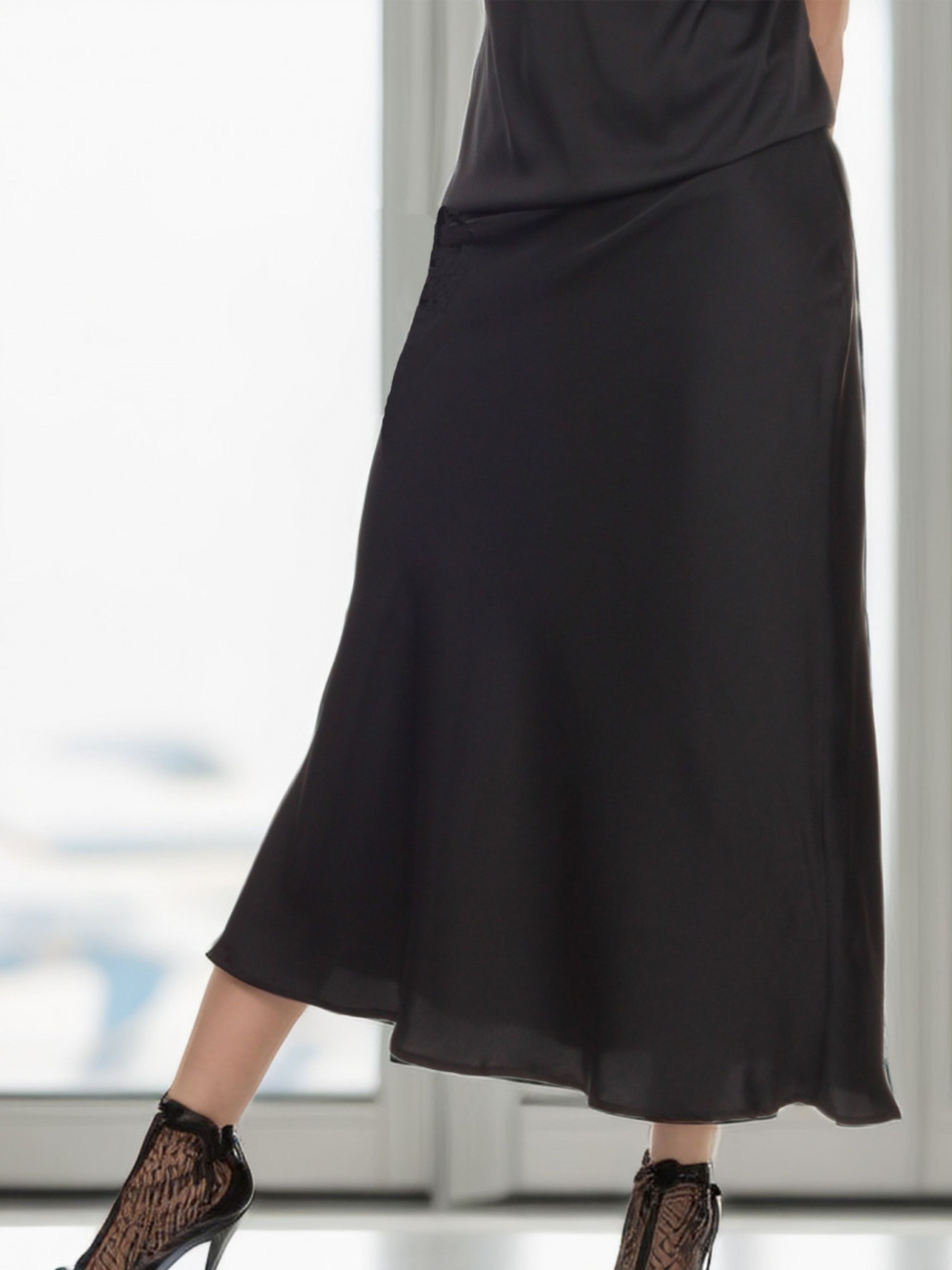 Спідниця міді LadyLike модель ll16630090-chornij Фото