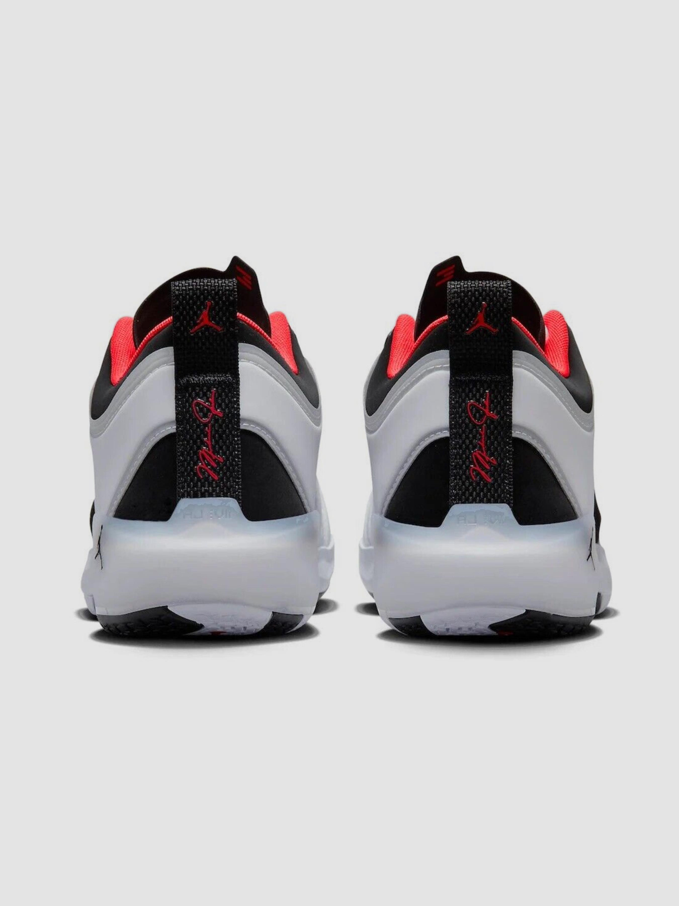 Кроссовки Jordan 37 Low Sneakers модель DQ4122-100 Фото