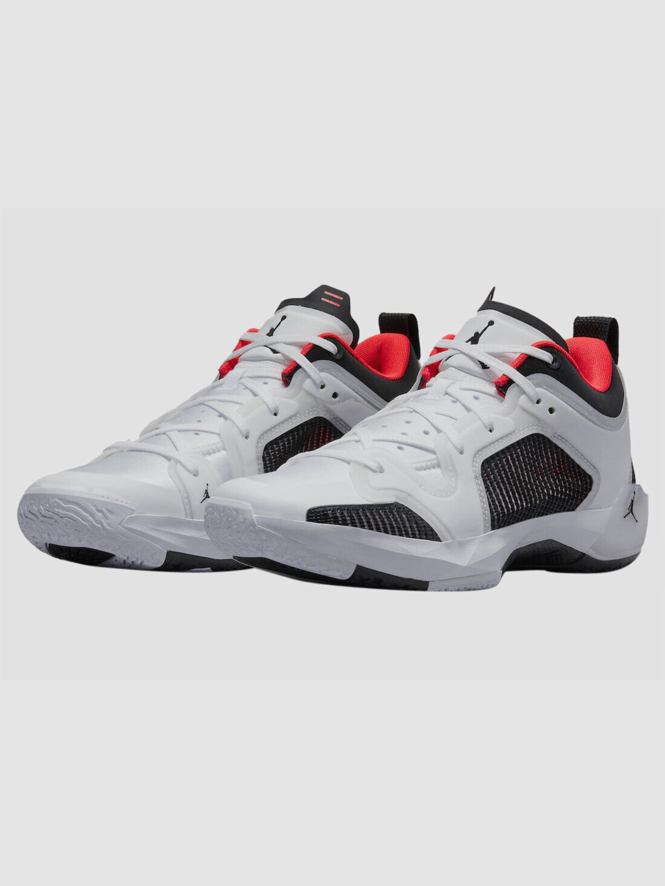 Кроссовки Jordan 37 Low Sneakers модель DQ4122-100 Фото