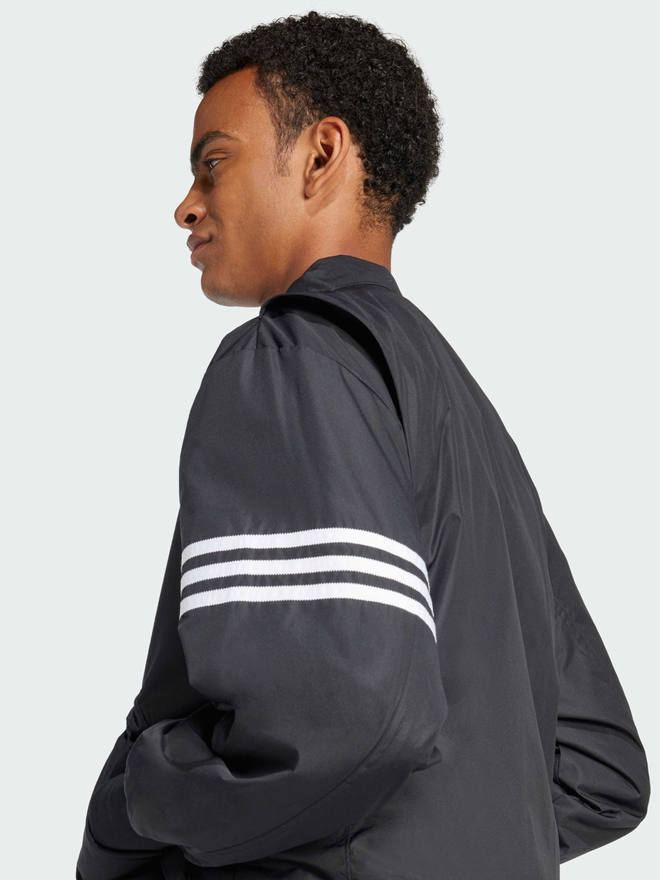 Бомбер Adidas Adicolor модель JC9908 Бомбер Adidas Adicolor модель JC9908 Фото