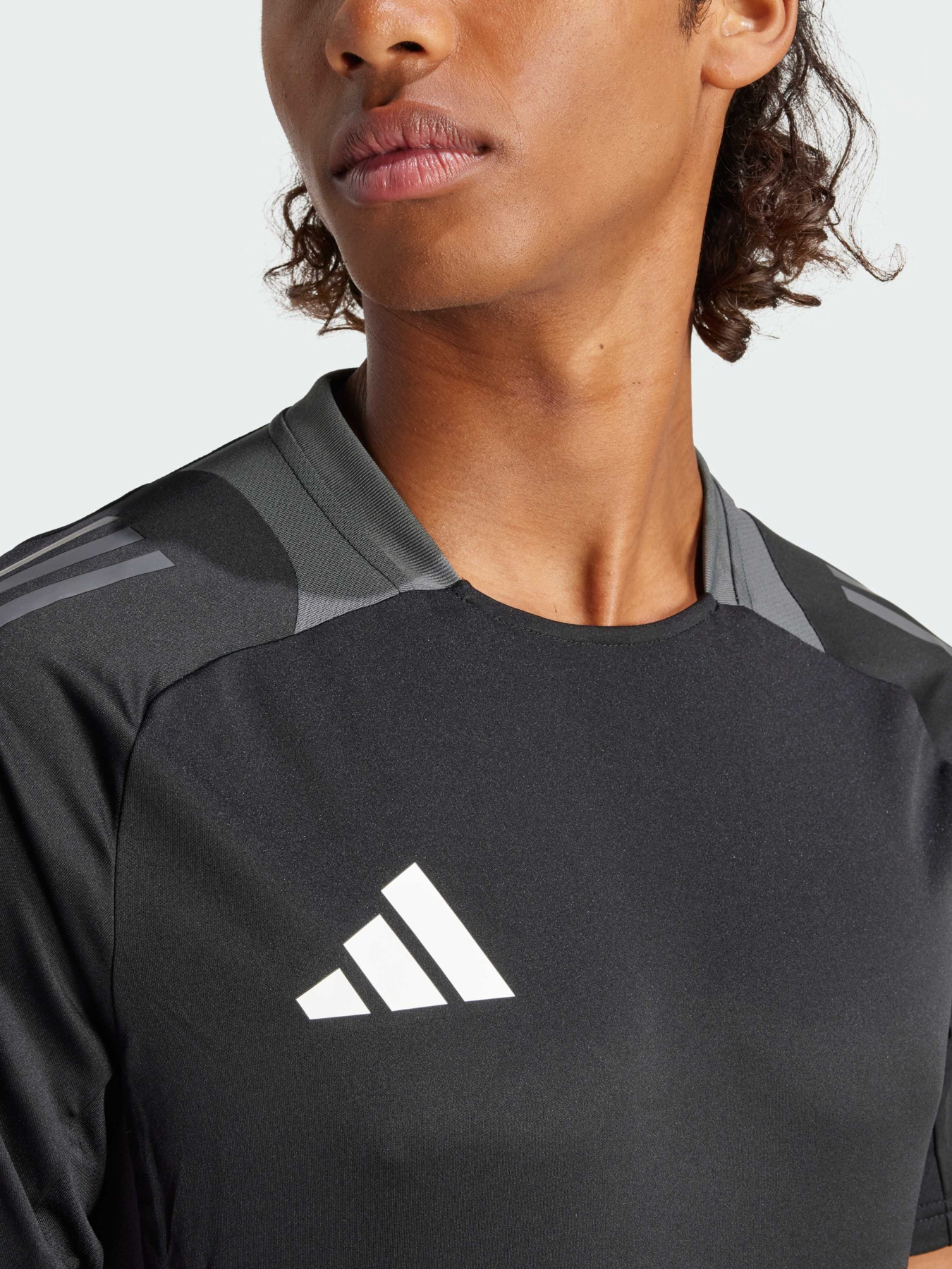 Футболка спортивная Adidas Tiro модель IL8260 Фото