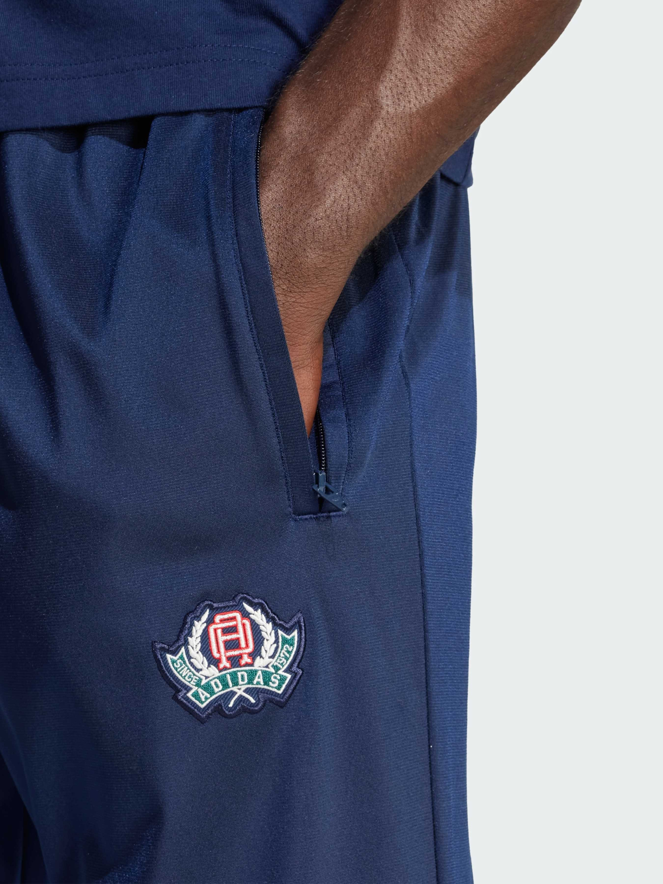 Повседневные штаны Adidas Graphics модель JX8164 Фото