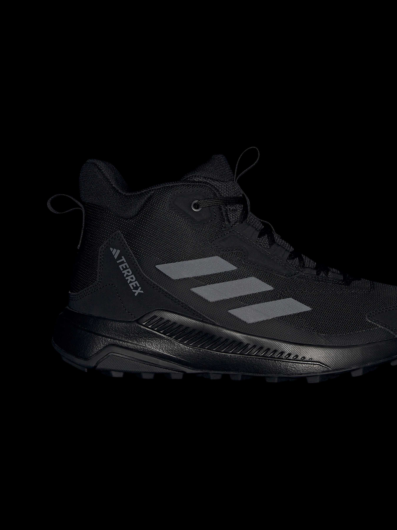 Ботинки и сапоги Adidas модель IE1473 Фото