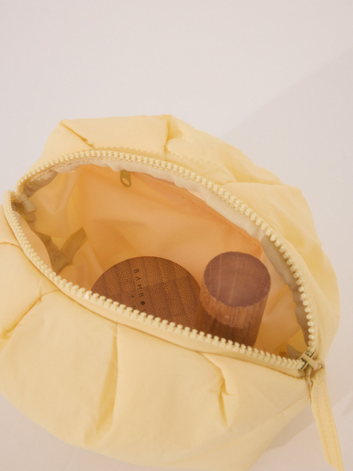 Косметичка из желтого нейлона среднего размера Women'secret модель 4849264-05 Фото