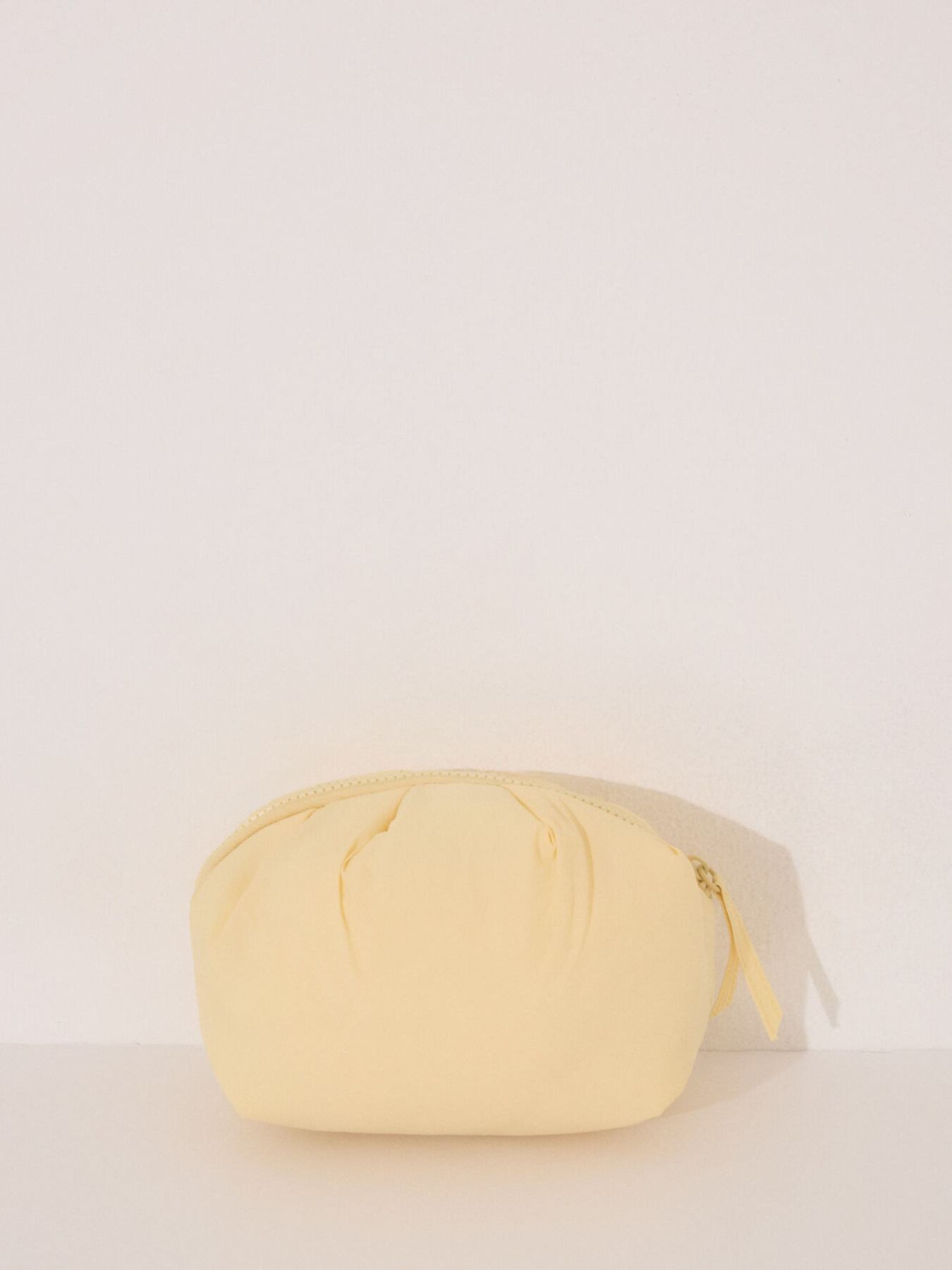 Косметичка из желтого нейлона среднего размера Women'secret модель 4849264-05 Фото