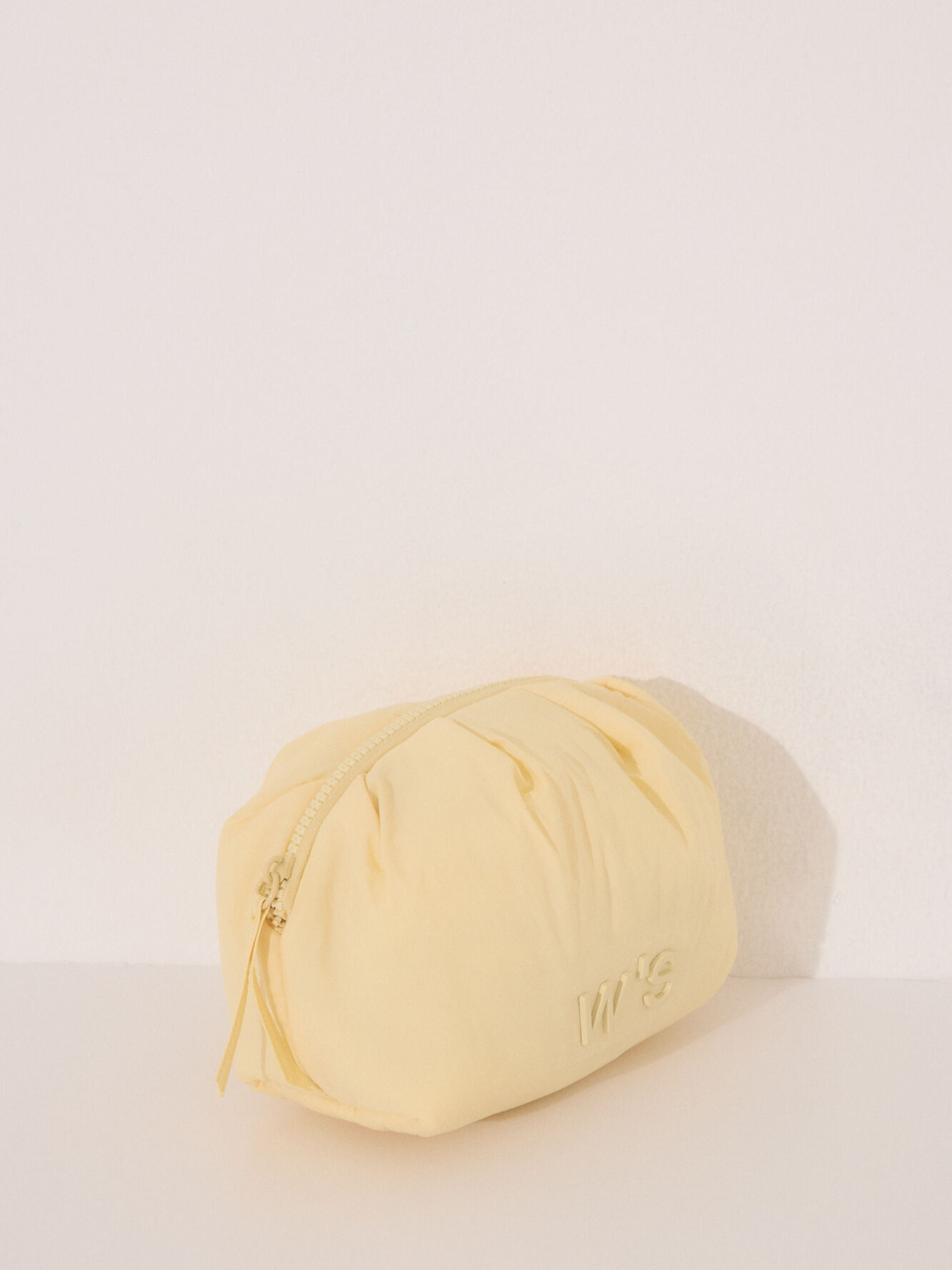 Косметичка из желтого нейлона среднего размера Women'secret модель 4849264-05 Фото