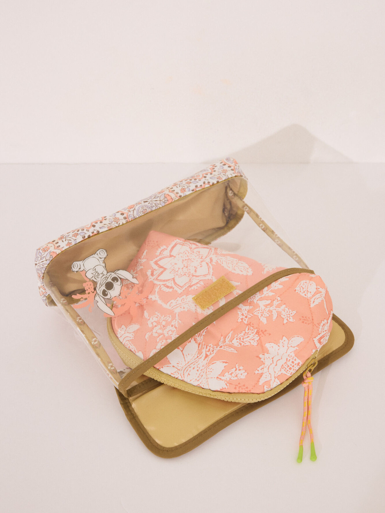 Набір з 2 косметичок Lilo & Stitch Women'secret модель 4849274-57 Набір з 2 косметичок Lilo & Stitch Women'secret модель 4849274-57 Фото