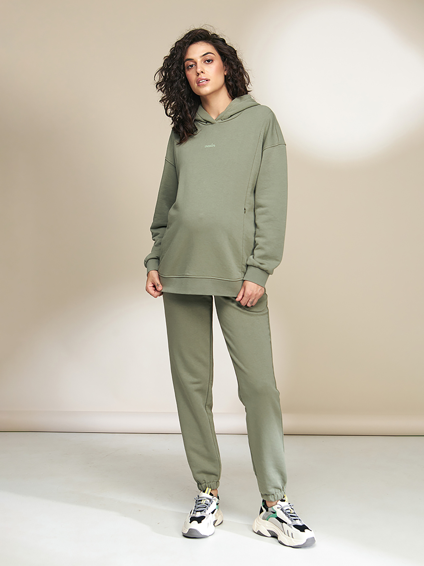 Джоггеры Yula mama Berit модель BeritTR-33.011OliveYLMMBRK Фото