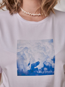 Футболка Yula mama Clouds модель CloudsNR-24.062WhiteYLMMTSH Футболка Yula mama Clouds модель CloudsNR-24.062WhiteYLMMTSH Фото