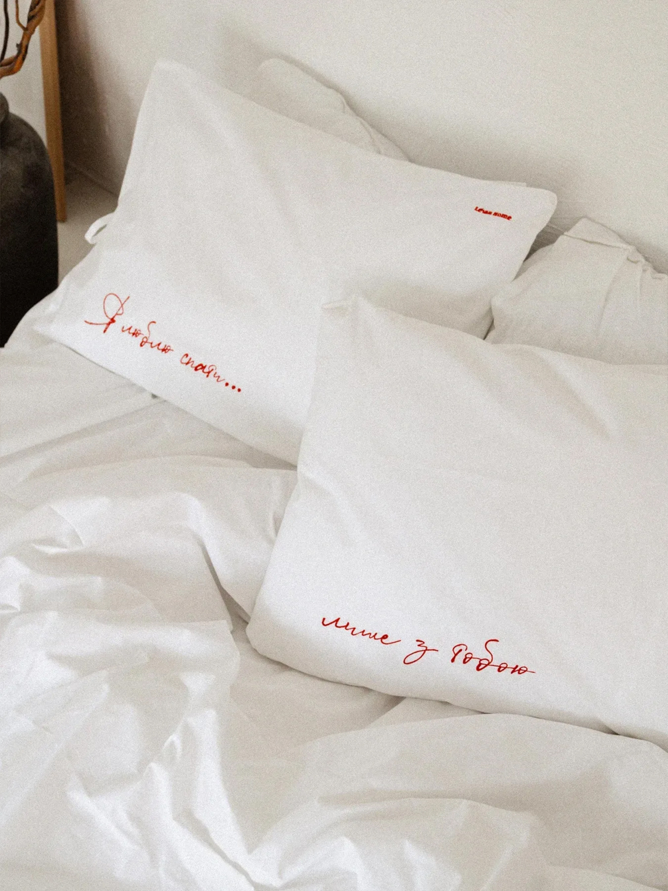 Комплект постільної білизни з  вишивкою "Я люблю спати... лише з тобою" LEVAN HOME модель 983412161 Фото