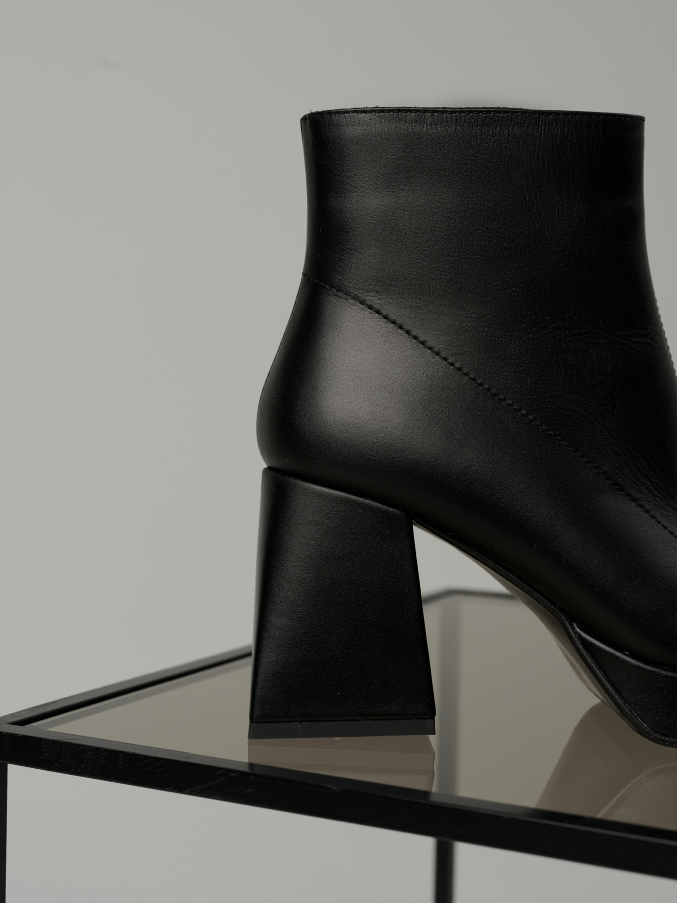 Бoтильоны Emmelie Delage Iconic модель ICONK f 01 Фото