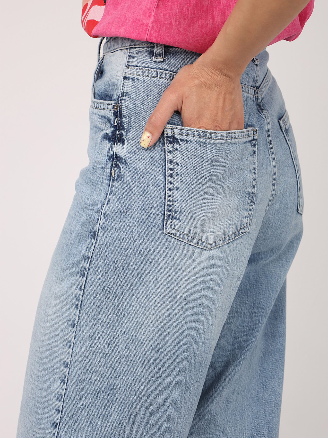 Джинси мом YUKI модель ЦБ-00271914 Фото