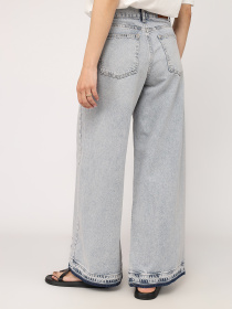 Джинси мом YUKI модель ЦБ-00271915 Фото
