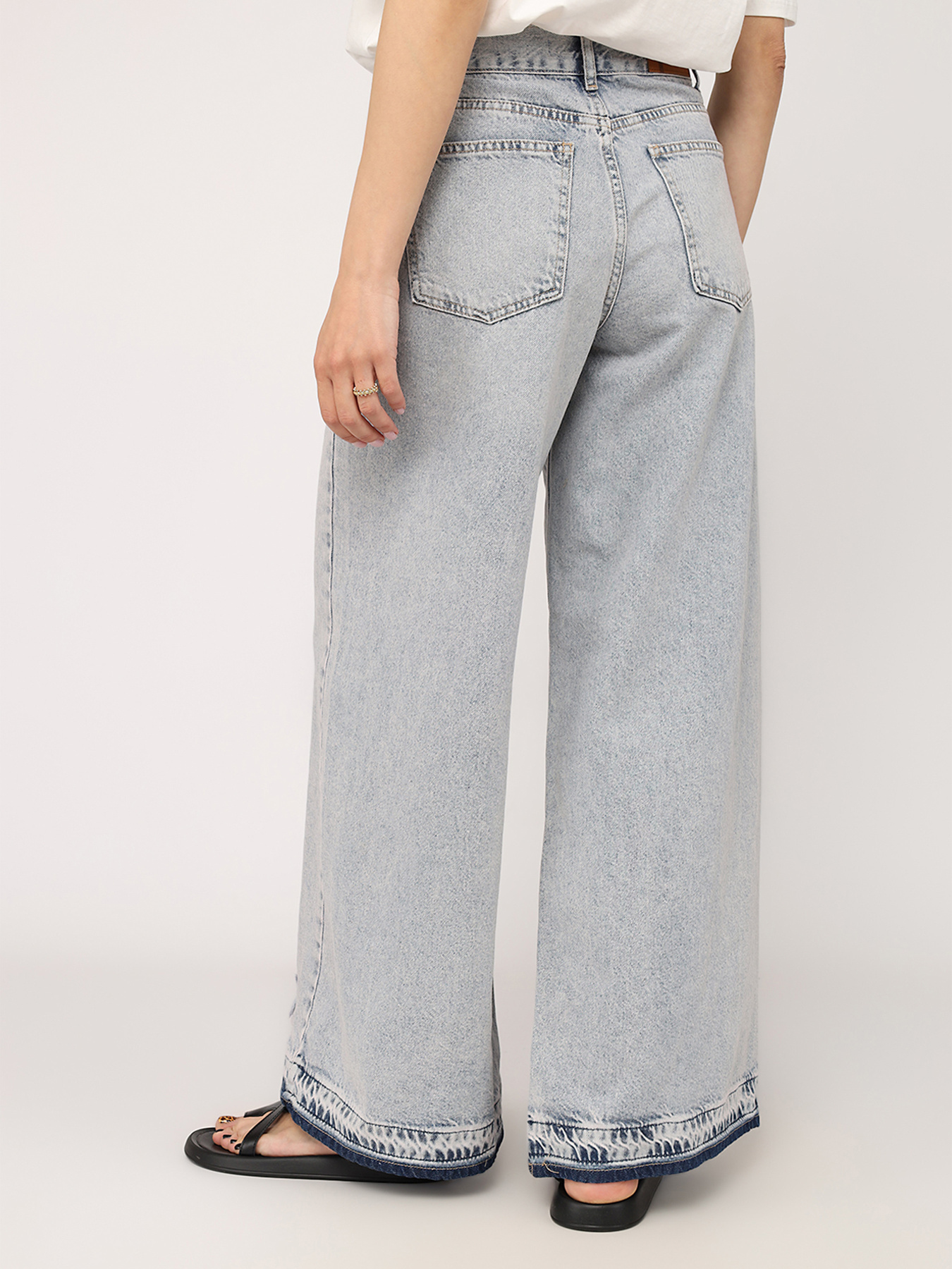 Джинси мом YUKI модель ЦБ-00271915 Фото