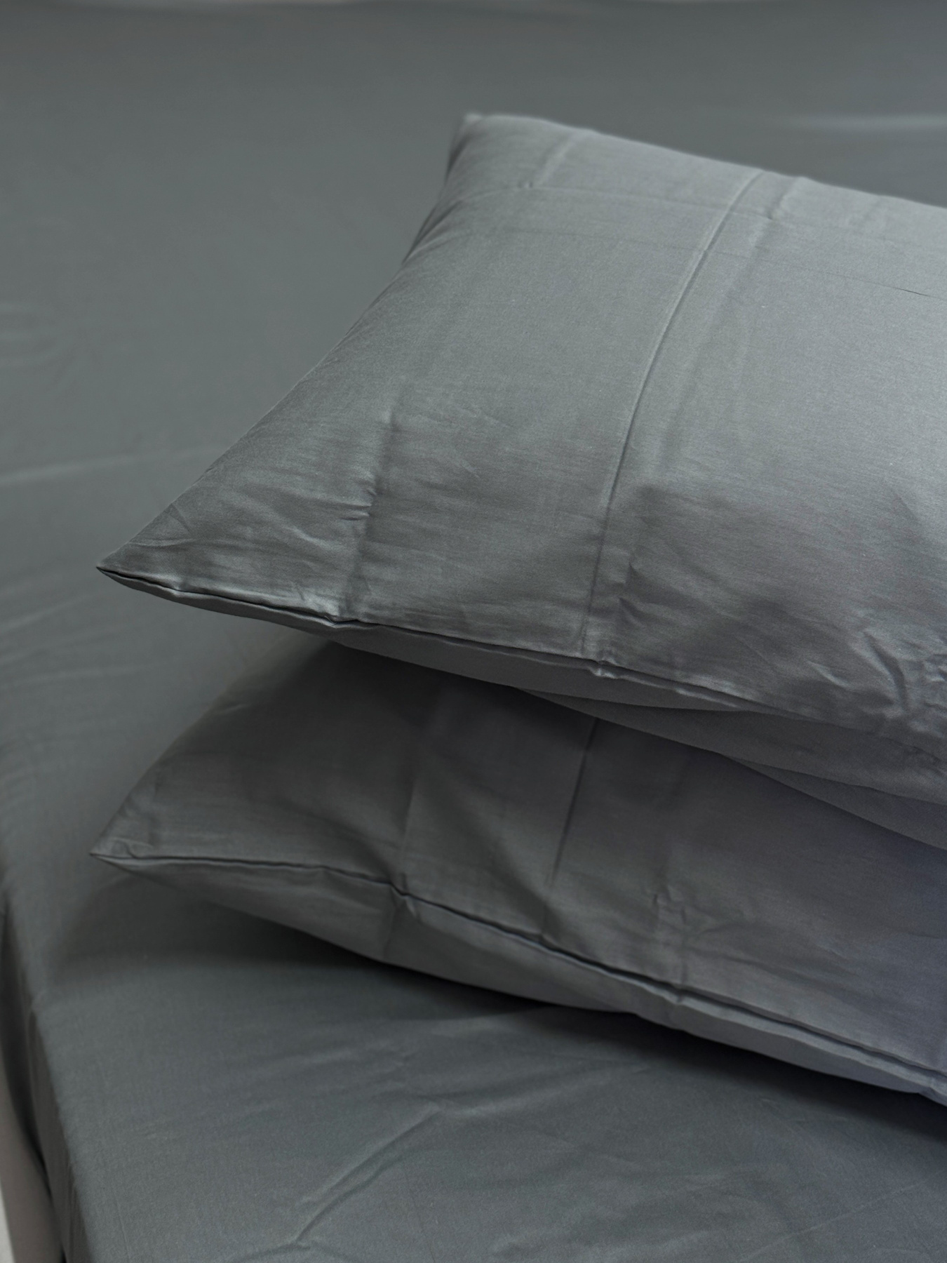 Комплект наволочок із сатину 2 шт. темно-сірого кольору Natural Grey Ecotton модель 24740 Фото