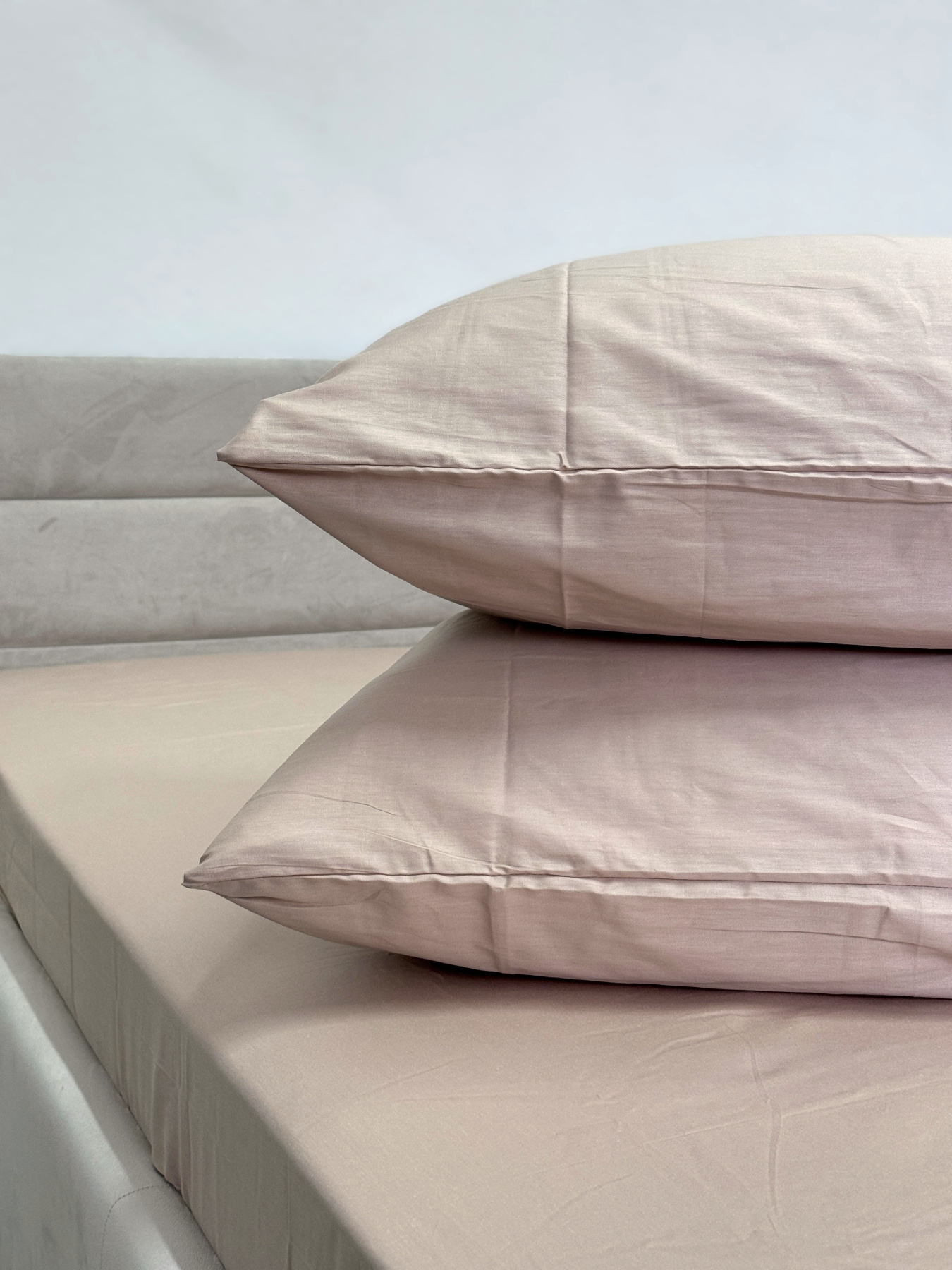 Комплект наволочок із сатину 2 шт. бежевого кольору Shifting Sand Ecotton модель 24741 Фото