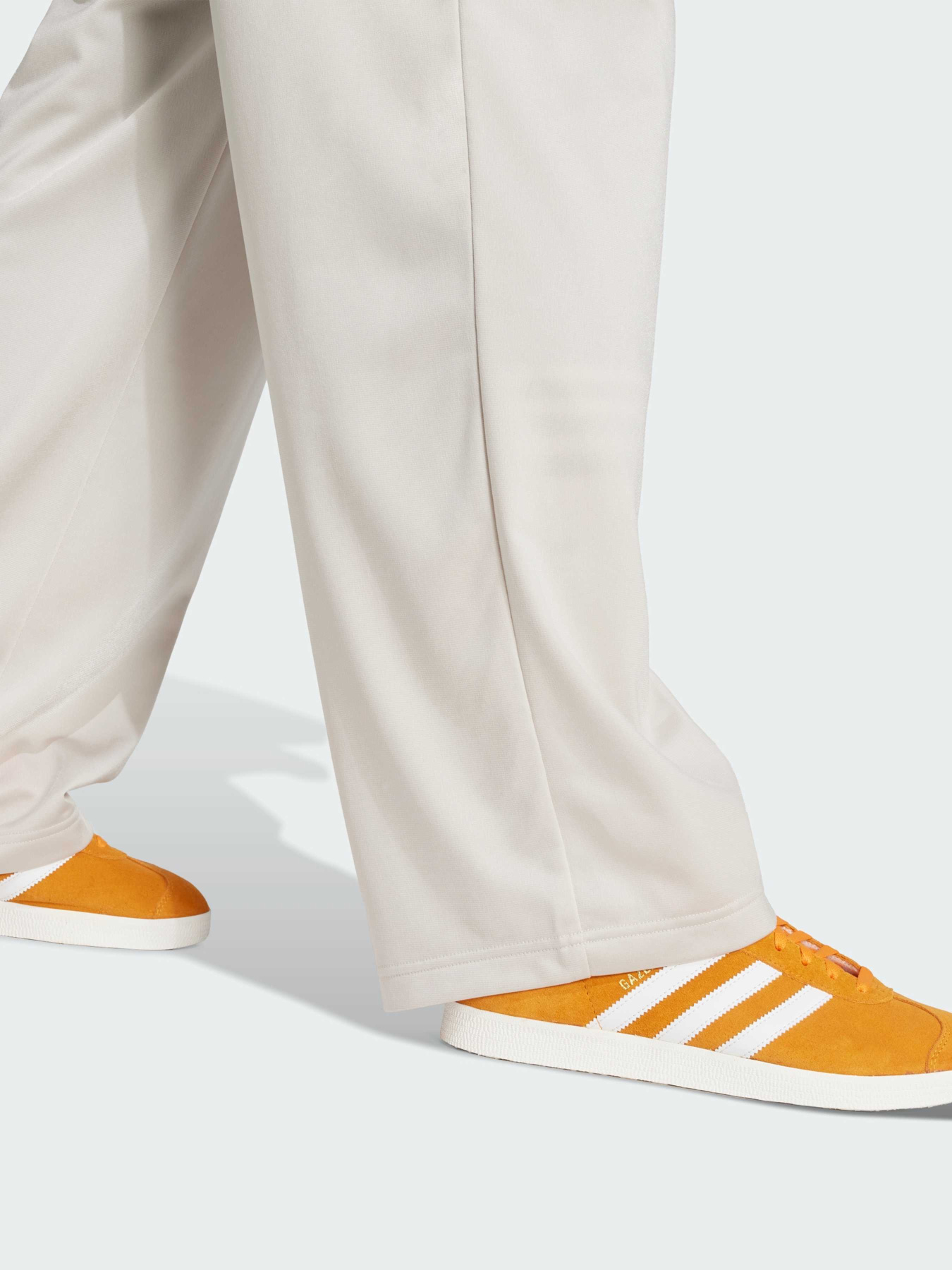 Повседневные штаны Adidas Graphics модель JX8163 Повседневные штаны Adidas Graphics модель JX8163 Фото